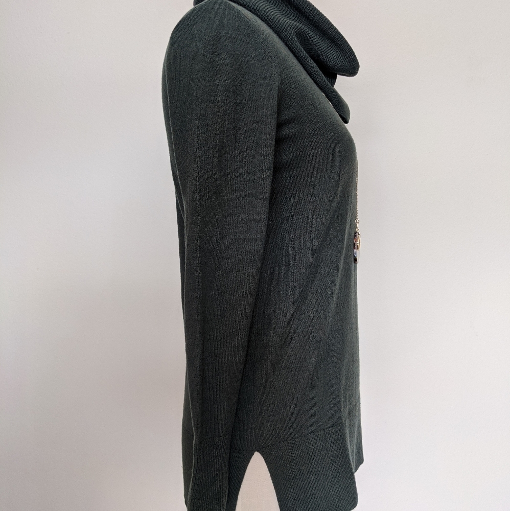 Green Sweater - Picture 3 of 4